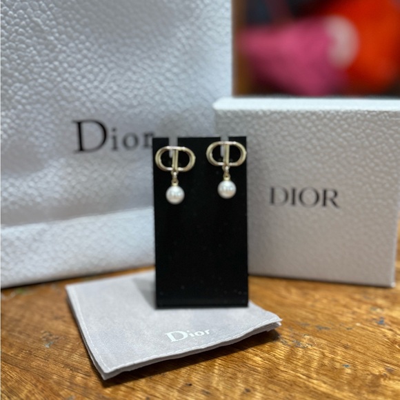 CHRISTIAN DIOR Stud Earrings with pearl drop - Picture 2 of 5